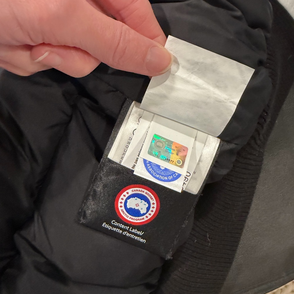 Canada Goose Women's Chilliwack Bomber Jacket - Picture 14 of 15